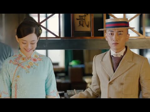 Видео: Героиня вновь встретила молодого мастера в Шанхае. Их глаза были полны слез.