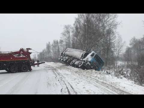 Видео: Тонар улетел в кювет. Трасса А-108 в районе Воскресенска./Грузовой эвакуатор.
