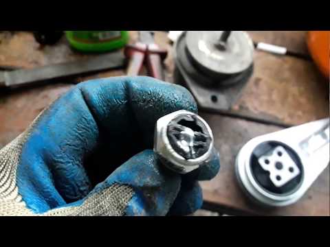 Видео: Замена подушки мотора ваз 2110-12