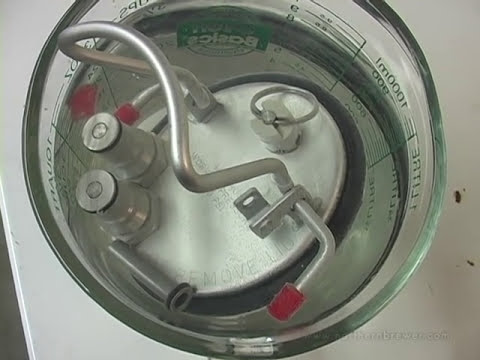 Видео: Как заливать в бочки и принудительно карбонизировать домашнее пиво