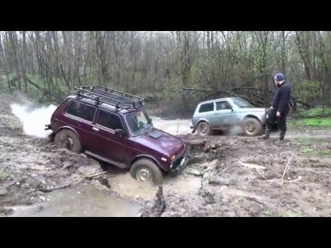 Видео: Нивы, Шеви Нивы и УАЗ по грязи. Или не Волнуйтесь, стандарт проедет.  Часть 2
