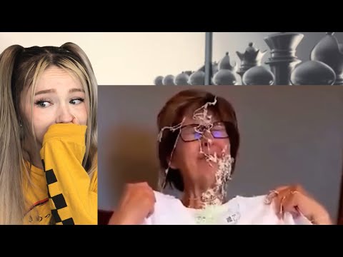 Видео: Попробуй не засмеяться ЧЕЛЛЕНДЖ - Забавные розыгрыши РЕАКЦИЯ!!!