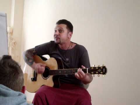 Видео: Илья Черт - Сумасшедшим жить легко (новинка на квартирнике)