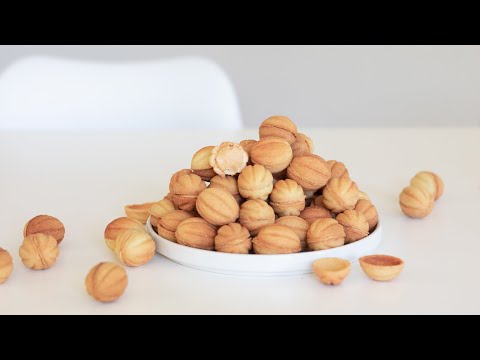 Видео: РАССЫПЧАТЫЕ НЕЖНЫЕ ОРЕШКИ СО СГУЩЕНКОЙ (вкус детства🤤)