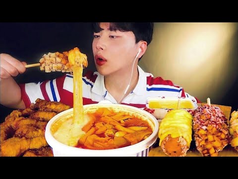 Видео: SUB) Корейские пряные Tteokbokki! Хрустящая курица! Хотдог! Мок-Бэнг