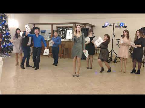 Видео: Веселый конкурс на новогоднем корпоративе.