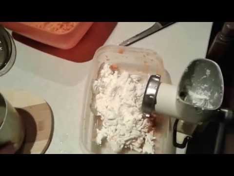 Видео: Готовим мешанку для насекомоядных птиц