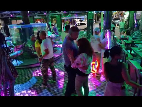 Видео: 15.09.2025 Танцы, конкурсы, Изя в Грин баре, лето продолжается...