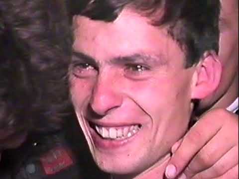 Видео: Весілля 1992р.Увага Зняття фати, хустка, весілля в Чернівцях знімають фату, як знімають фату Хустина
