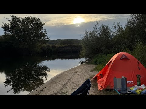 Видео: Осенний велопоход с ночёвкой на дикий пляж | закрытие сезона | безумная ночь