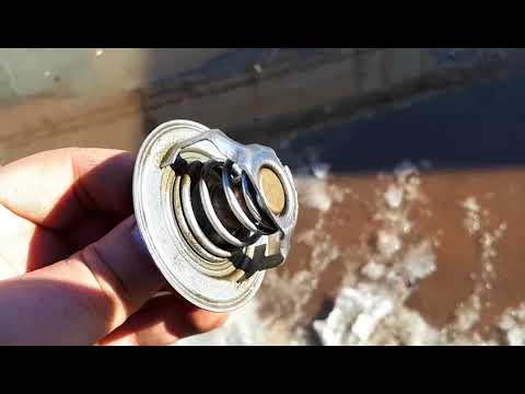 Видео: Как на УАЗе заменить термостат старого образца на нового образца.