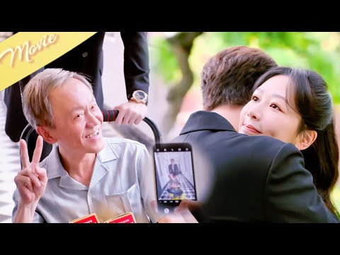 Видео: Отец и сын в ссоре годами 🤯💖, пока Золушка не свела их для милого фото!