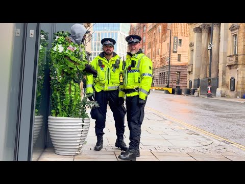 Видео: Шут Бушмена: реакция полиции в конце просто потрясающая