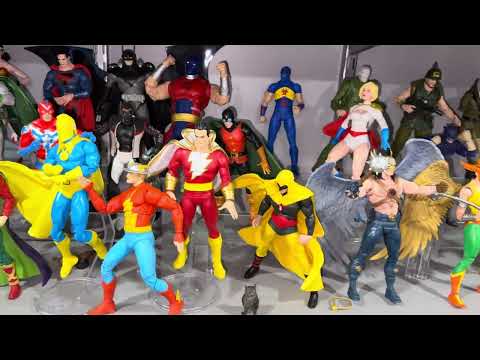 Видео: Купить или пропустить? Взгляд на здание вселенной DC Multiverse Макфарлейна.