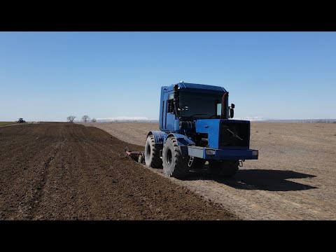 Видео: ПЕРВЫЕ ВЕСЕННИЕ ПОЛЕВЫЕ РАБОТЫ | Трактор К-700 с кабиной Renault Magnum