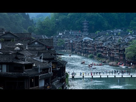 Видео: Посетите самый красивый город Китая: древний город Фэнхуан. Остановитесь в отеле Centenary.