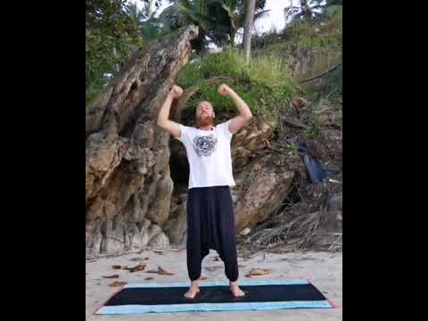 Видео: Утренняя йога 30 МИН | Йога для начинающих и продолжающих