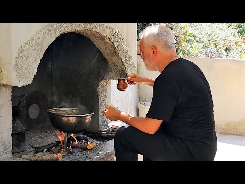 Видео: Традиционный рецепт жареного козлятины с жареными овощами | Деревенская кухня
