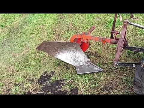 Видео: Вспашка зяби итальянским плугом Del Morino