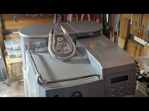 Видео: Ремонт подковы.  Бойлер пара кофеварок Saeco/ Delonghi.