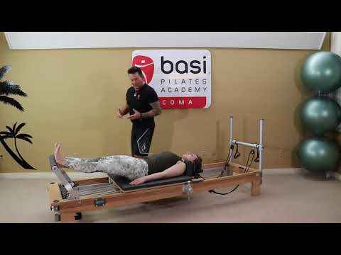 Видео: Тренировка Брэндона Гэмбла на реформере среднего уровня