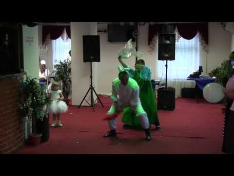 Видео: Смешная Сказка про ёлочку на свадьбе внесла смех в программу