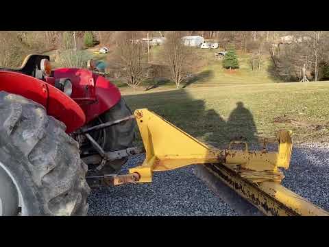 Видео: Планировка подъездной дороги задним угловым отвалом и Massey Ferguson 245! Часть 1. Задний отвал ...