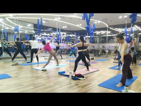 Видео: 17-минутные сборники хатха-йоги для практикующих любого уровня | С выравниванием и корректировкой