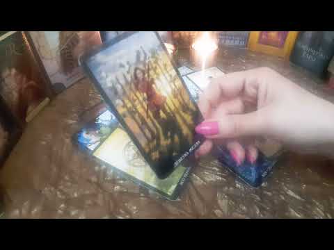 Видео: Коя си ти за НЕГО? Вижда ли той бъдеще 🔮 🤲 за вашите отношения? 💯 Таро с Ники ❤️
