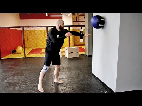 Видео: Как развить сильный нокаутирующий удар рукой