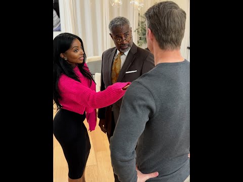 Видео: Когда Домини отвлекает от планов отца Санни ее новый налоговый инспектор!