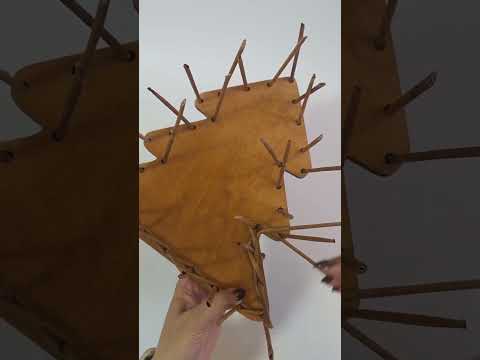 Видео: Плетем ёлочку из бумажной лозы 