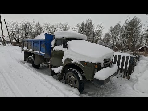 Видео: Работа в деревне! Чистим снег вспоминаем осень!
