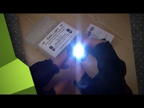 Видео: Safe-Light (фонарь работающий 2 года без выключения)