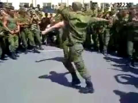 Видео: Кавказцы танцуют лезгинку в волгаграде