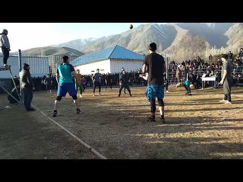 Видео: Волейбол⚽ Рашт дар дехаи Шул, бозии дастахои Лойоба ва Поче боло.... Файзи Рашти🇭🇺