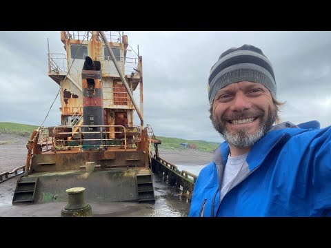 Видео: Брошенный корабль на Итурупе. Курилы. Бухта Касатка.