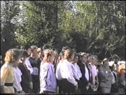 Видео: В 1 класс! 1 сентбря 1994 года п. Крутоярский.wmv