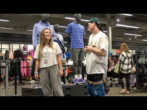 Видео: Ты хорошо выглядишь для белой девушки