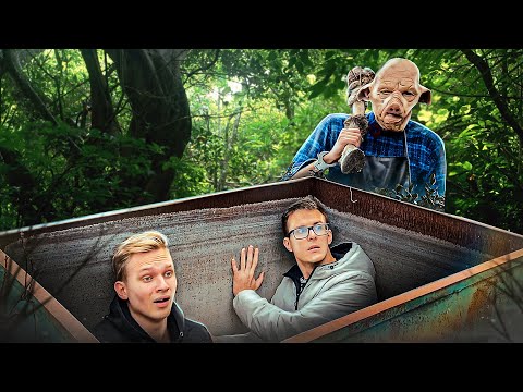 Видео: ПРЯЧЕМСЯ В БУНКЕРЕ ОТ СУМАСШЕДШЕГО ФЕРМЕРА. ПСИХ С ФЕРМЫ НАБРОСИЛСЯ НА НАС