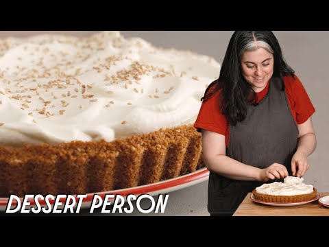 Видео: Клэр Саффиц готовит банановый кремовый тарт | Dessert Person