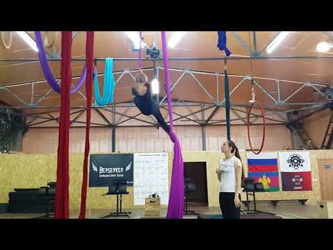 Видео: Aerial silks воздушные полотна