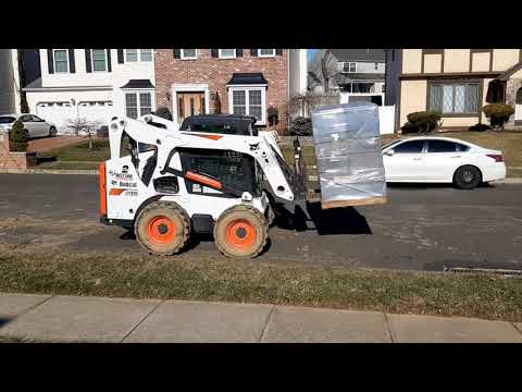 Видео: Сравнение грузоподъемности Bobcat T66 и S650