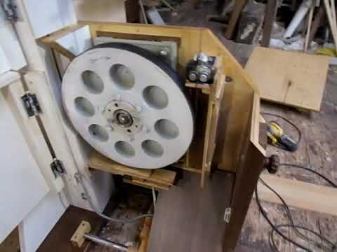 Видео: Ленточная пила - поглядим потроха...