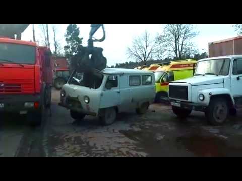 Видео: Утилизация автомобилей.Крушим железо. Russia. .The disposal of vehicles.Smashing iron.