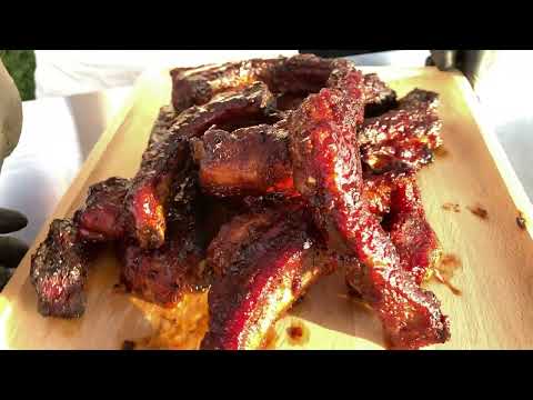 Видео: Smoky Caramelized Party Ribs/Копчені карамелізовані реберця для вечірки