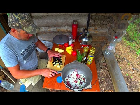 Видео: Рыбалка на Озере с Ночёвкой в Лесной Избе.Ужин на Костре.Мясо Медведя Тушёное в Пиве.