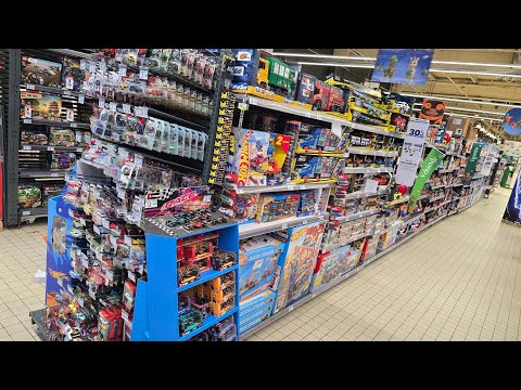 Видео: Давайте поищем литые машинки в гипермаркете «Карфур». Там готовятся к Рождеству!