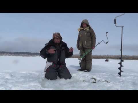 Видео: Зимняя рыбалка  Река Белая, 02 04 2017 г