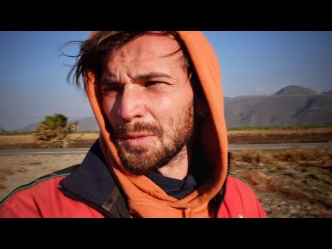 Видео: ХУДШЕЕ место, где я ночевал.